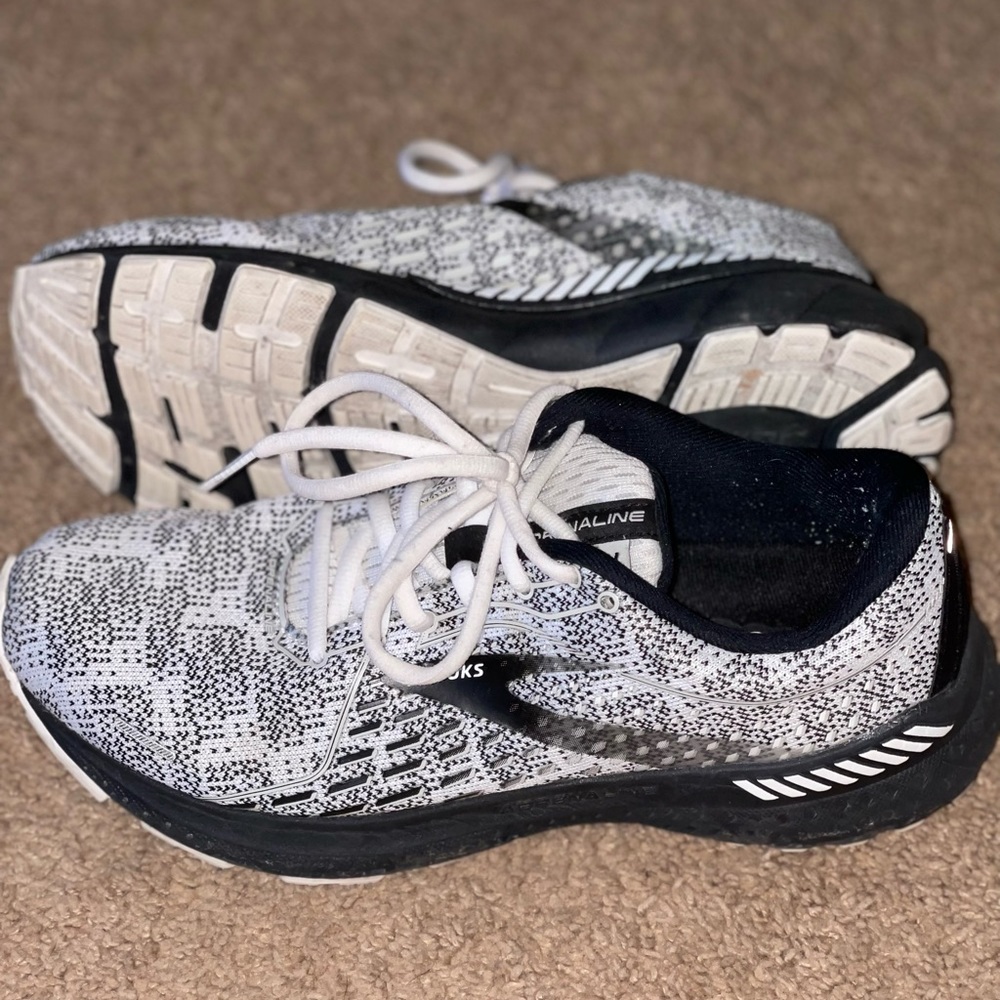Women’s Brooks Adrenaline 21 Running Shows, 9.5